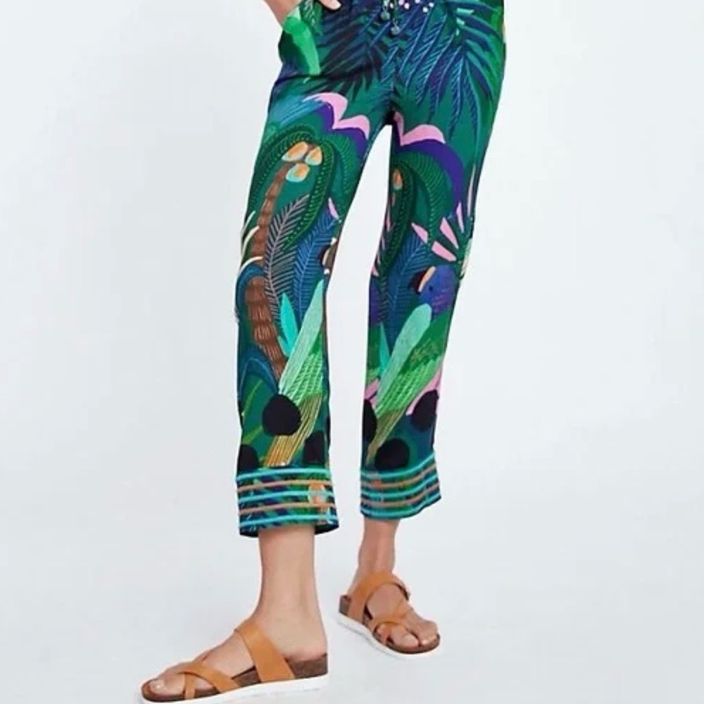 Anthropologie Farm Rio small  Green and Blue Tropical Print Cropped Pants A640